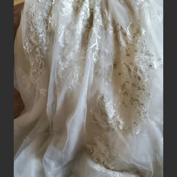 Oleg Cassini Wedding Dress with Pockets!